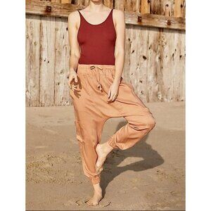 New Free People FP Movement Rise to The Sun Solid Harem Pants size Medium Peach